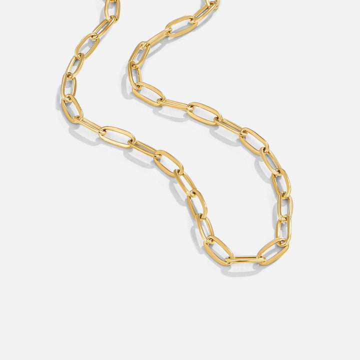 Collar con colgante en forma de clip chapado en oro de 18K