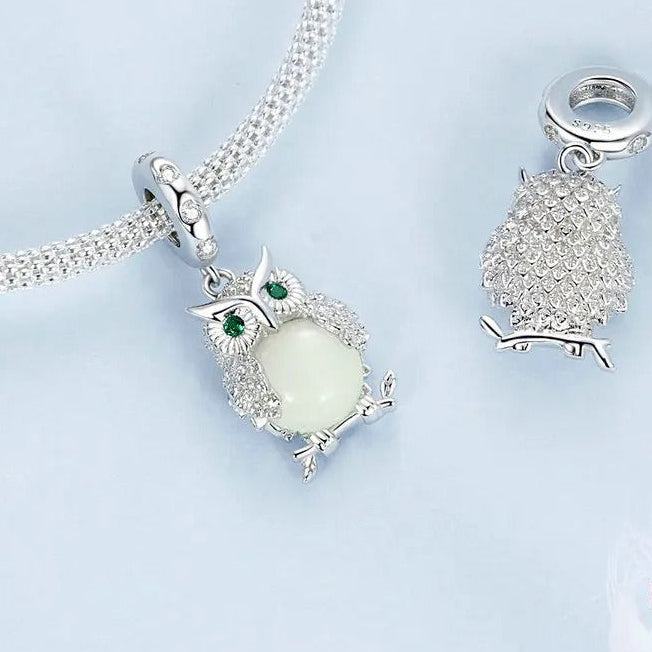 Colgante búho con ojos verdes