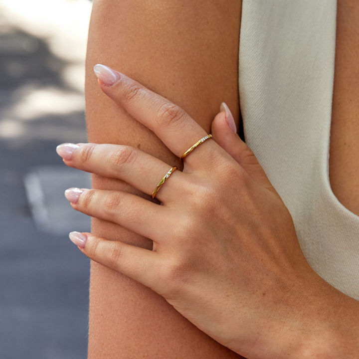 Anillo Astrid 18K dorado apilado