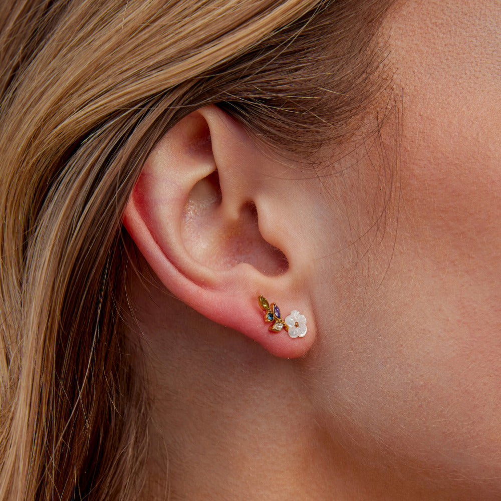 Pendientes florales blancos con cristales
