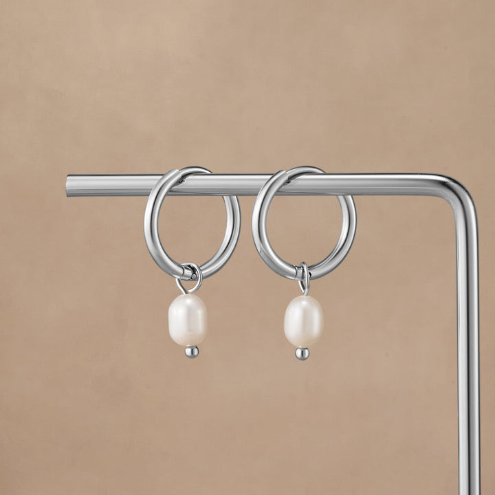 Pendientes de aro plateados Bella de perlas de agua dulce