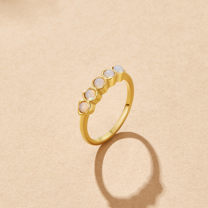 Anillo dorado piedra luna piedra eternidad
