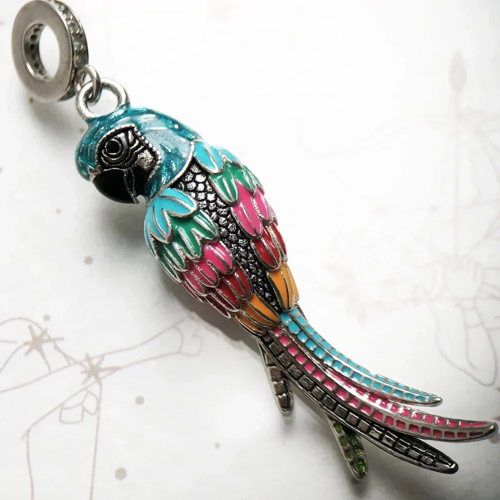 Colgante de plata de loro