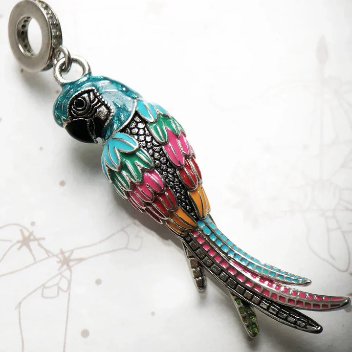 Colgante de plata de loro