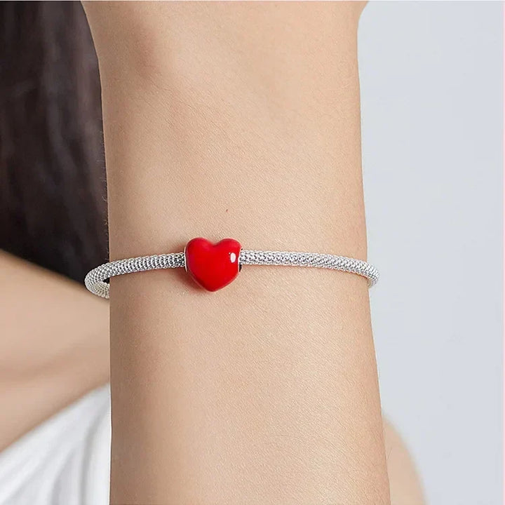 Perla roja con forma de corazón