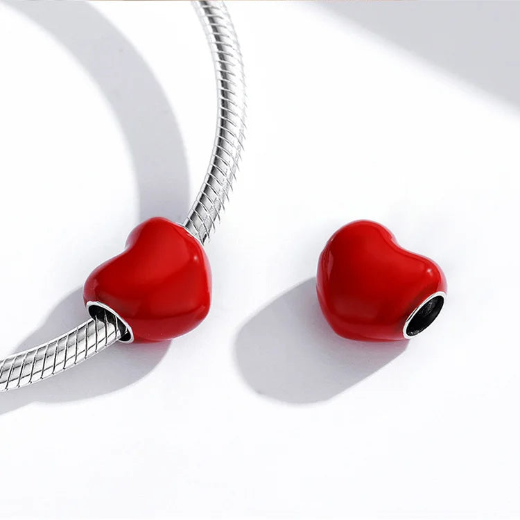Perla roja con forma de corazón