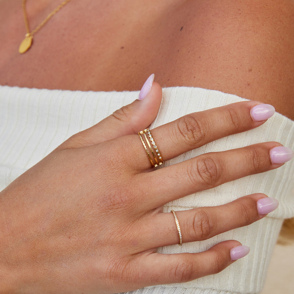 Anillo texturizado Elowyn cristal