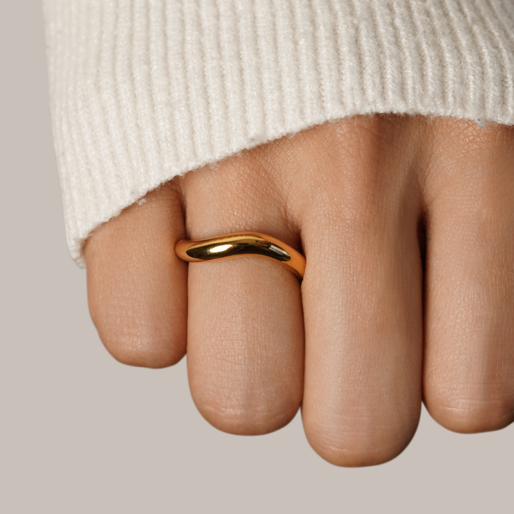Anillo Mina dorado ondulado