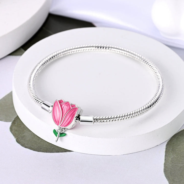 Pulsera floral con encanto