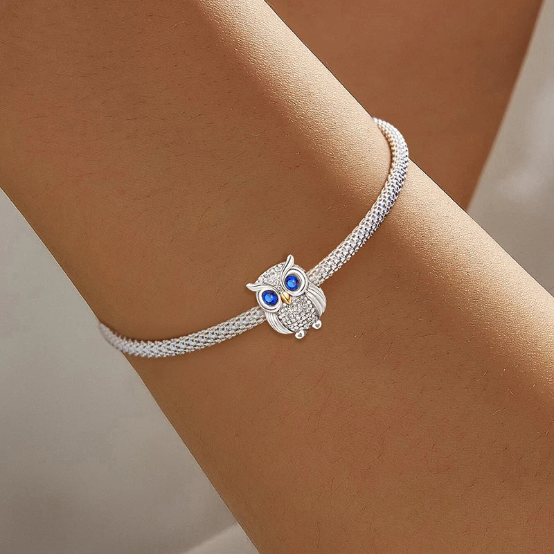 Colgante de búho con ojos azules