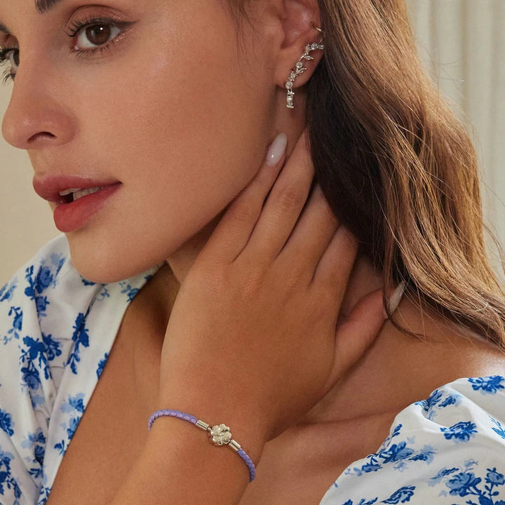 Collar de Cuero Púrpura con Colgantes
