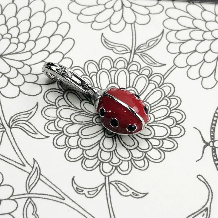 Colgante de mariquita rojo