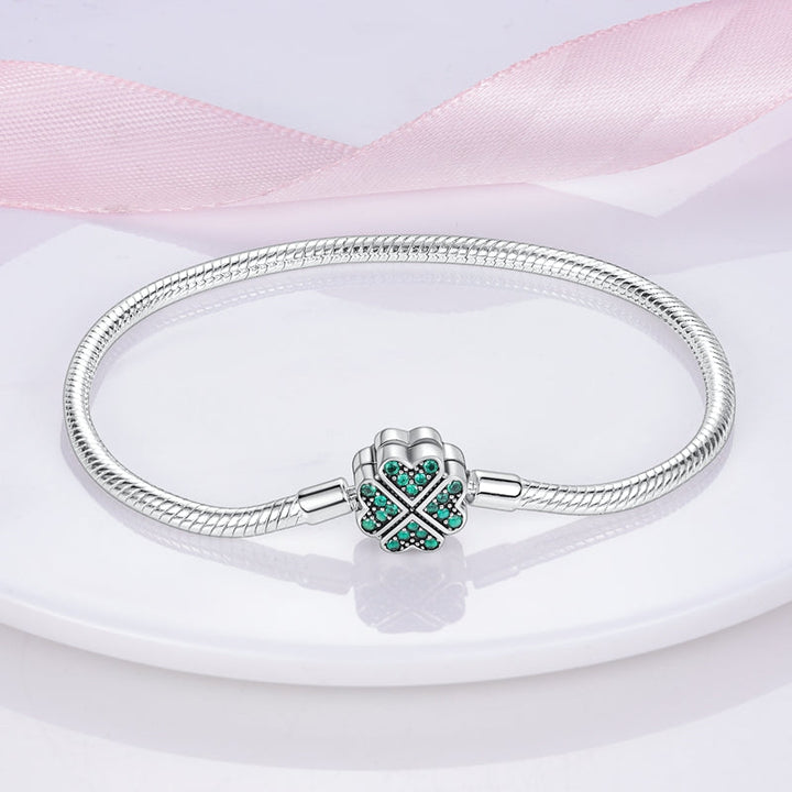 Pulsera con el encanto del trébol de la suerte