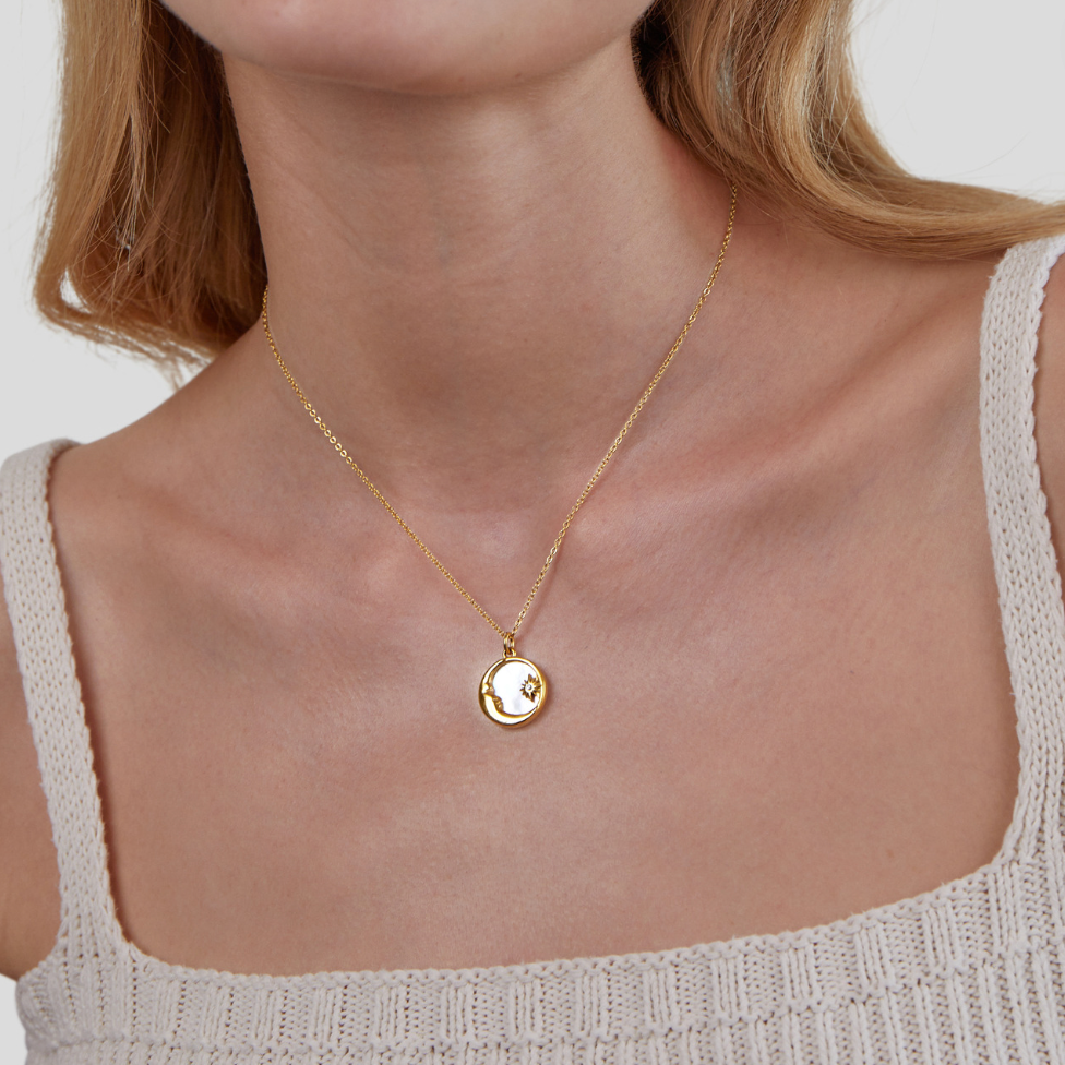 Collar Sueños en las Nubes con luna y estrellas