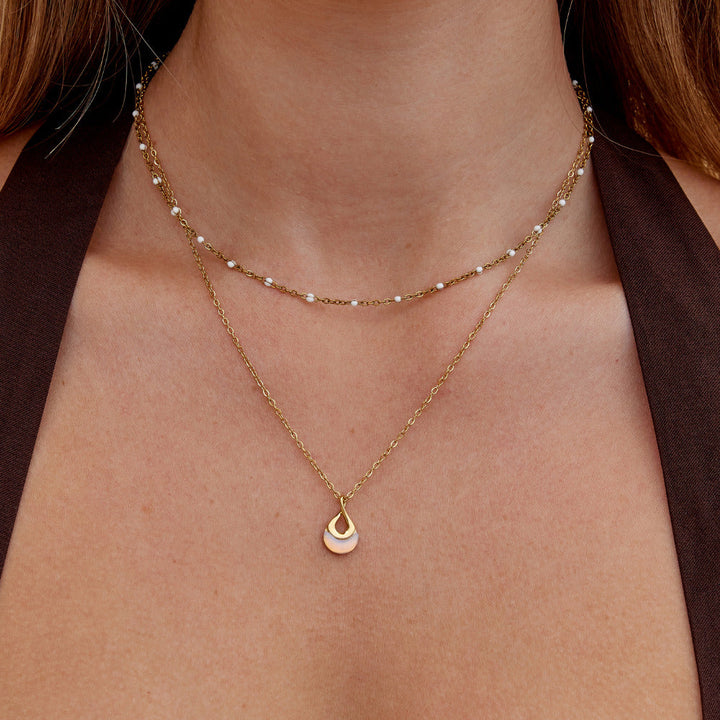 Collar Tiffany con colgante de piedra blanca