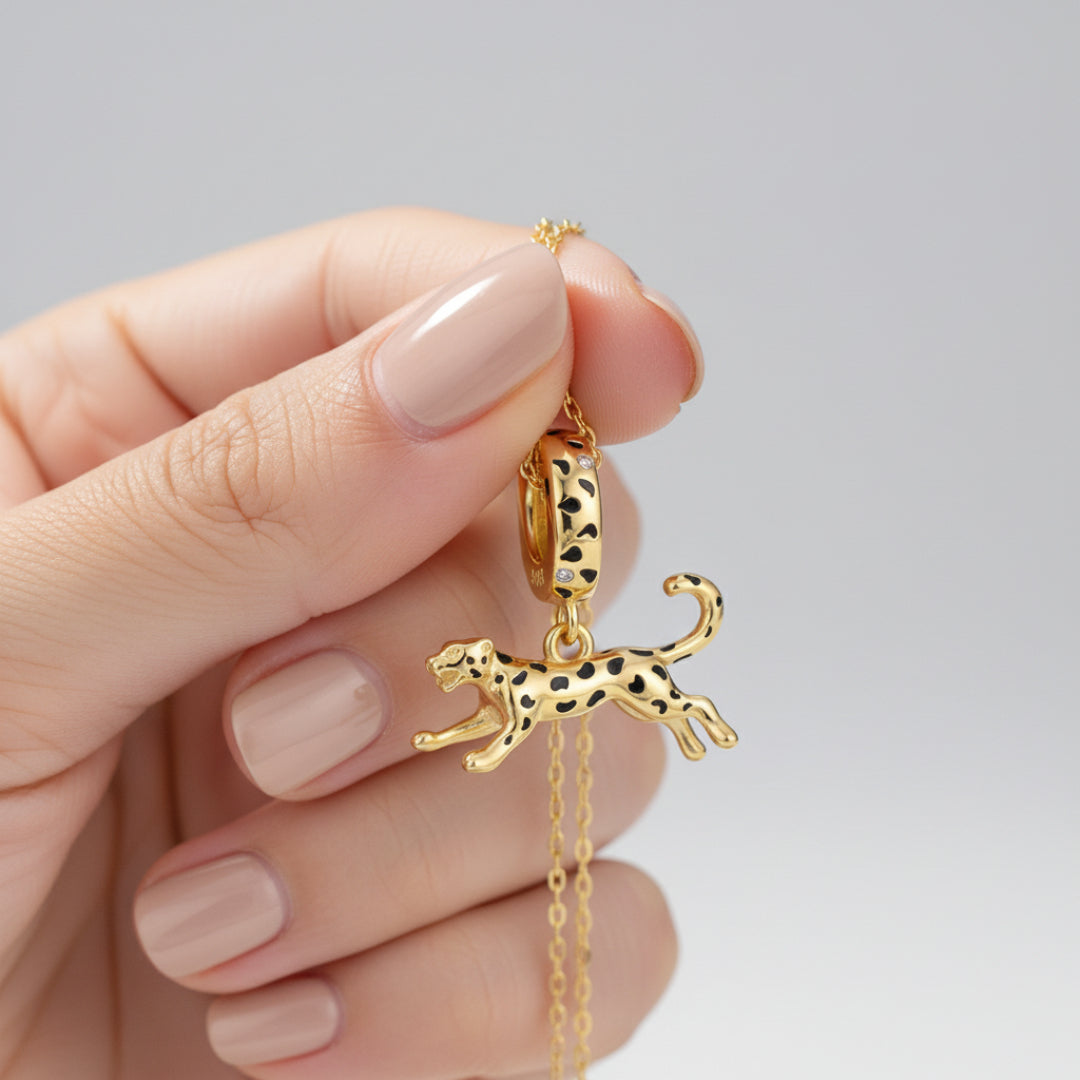 Colgante de leopardo dorado