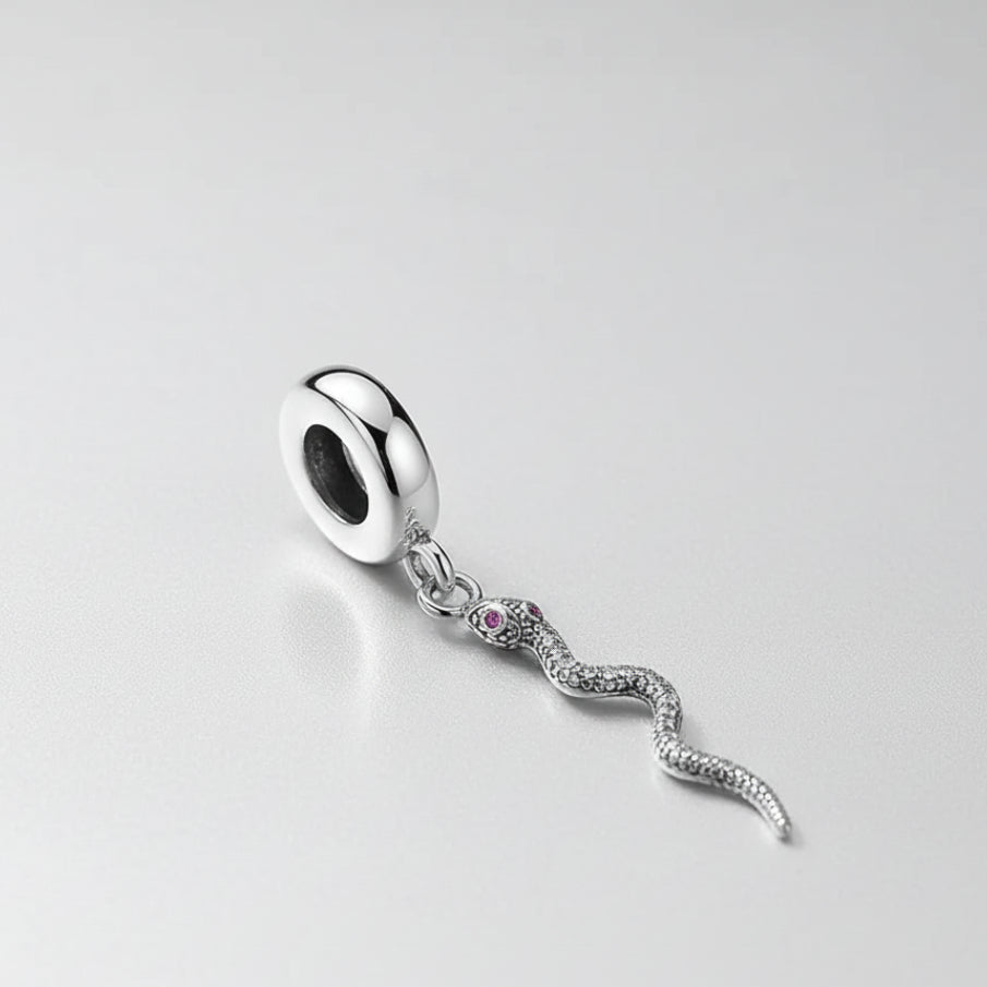 Colgante de plata de serpiente