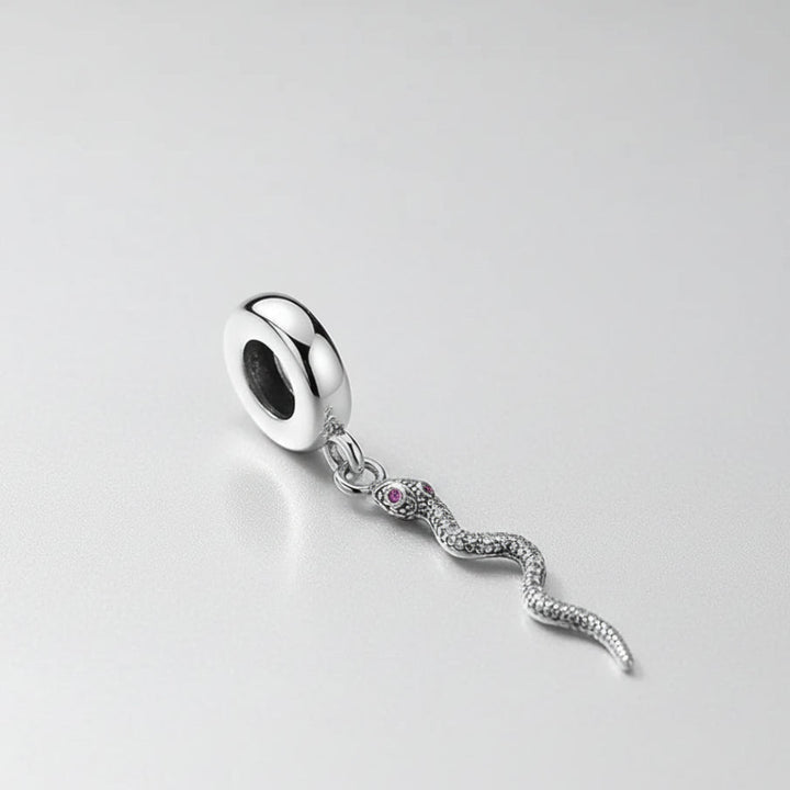 Colgante de plata de serpiente