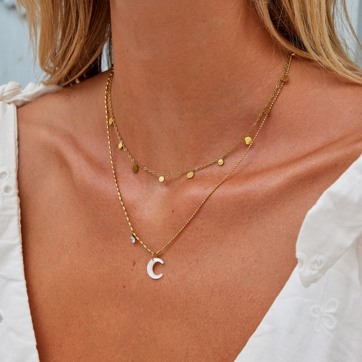 Collar con colgante de luna blanca