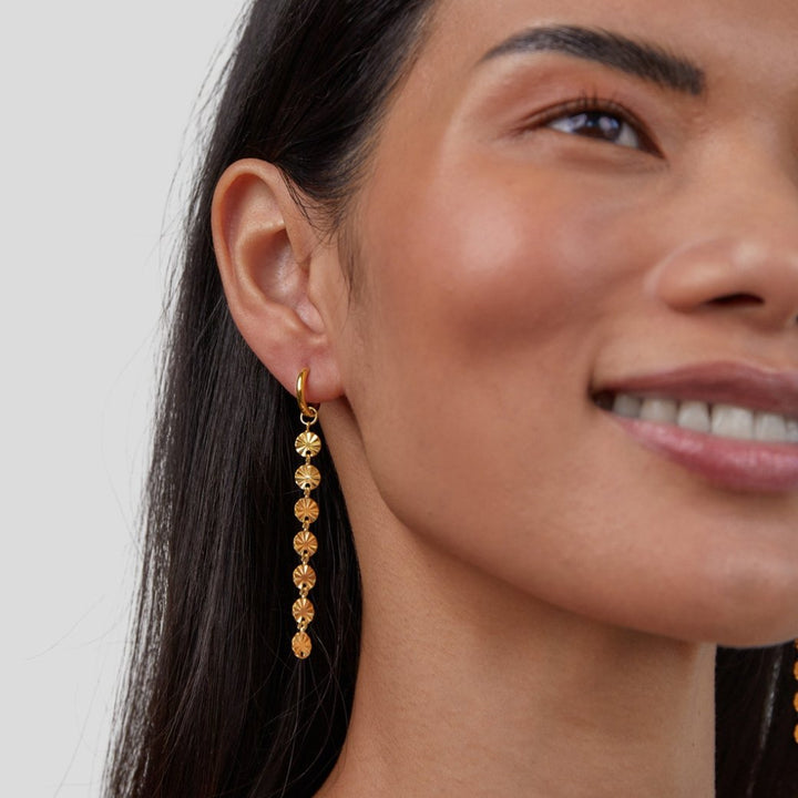 Pendientes disco Amari chapados en oro 18K