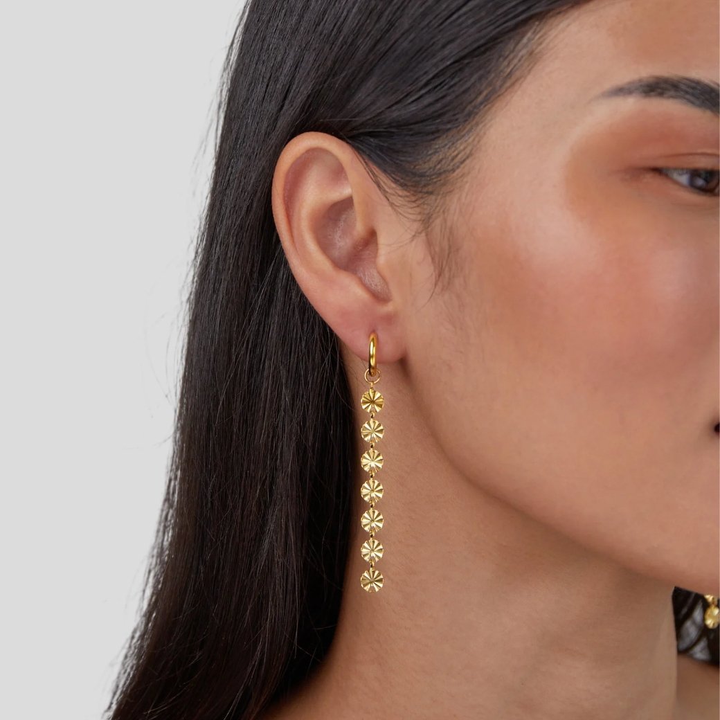 Pendientes disco Amari chapados en oro 18K