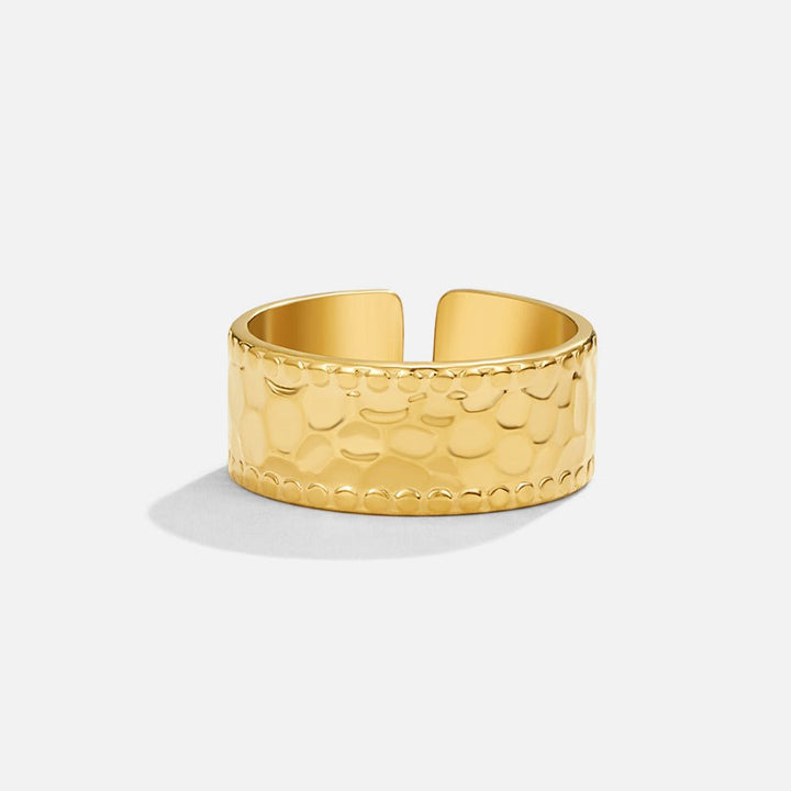 Anillo Amaya martillado dorado