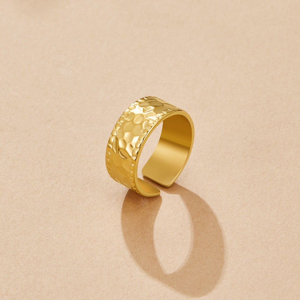 Anillo Amaya martillado dorado