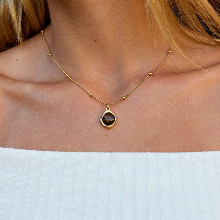 Collar con colgante de ámbar