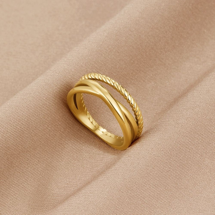 Anillo Ara trenzado entrelazado