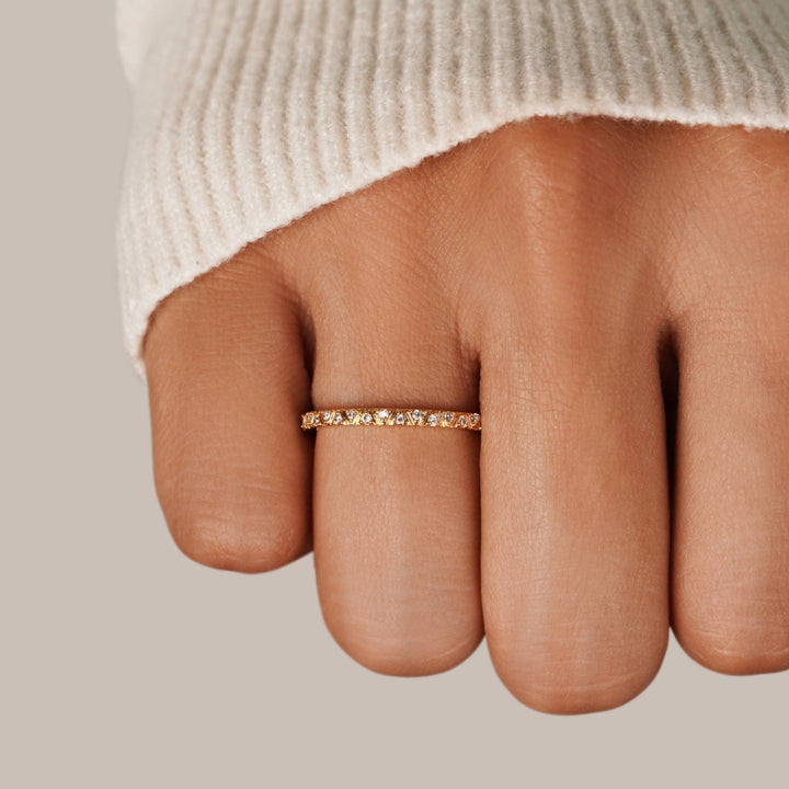 Anillo dorado y cristal Arquette