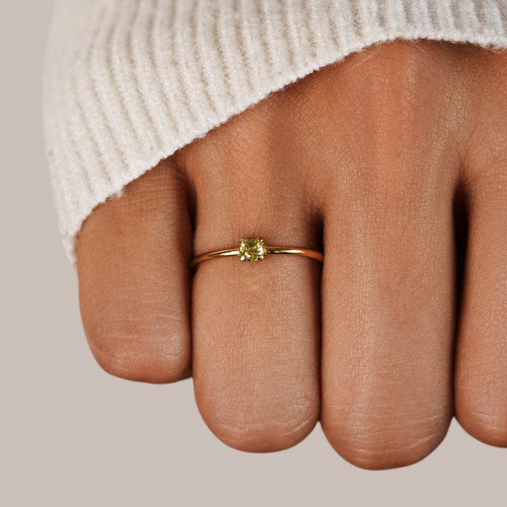 Anillo agosto piedra de nacimiento 18K oro