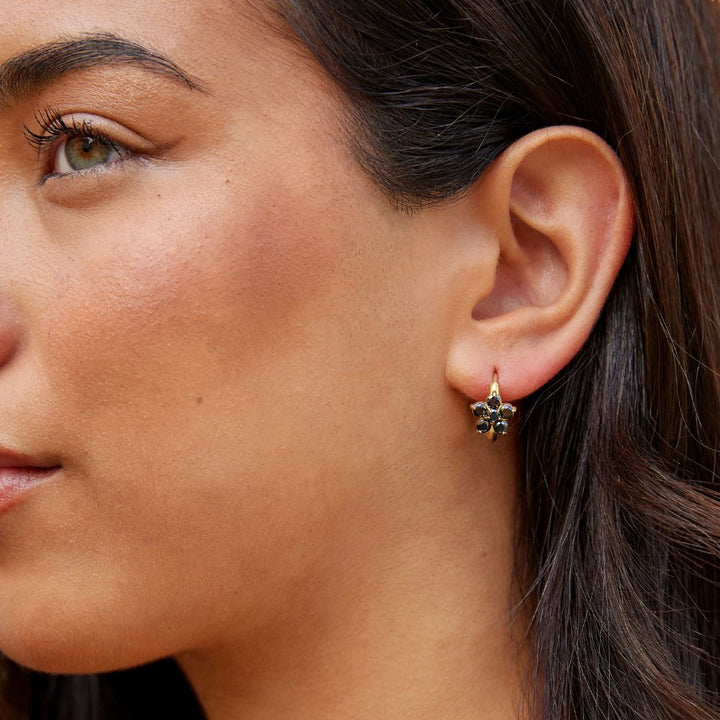 Pendientes de aro florales negros de cristal