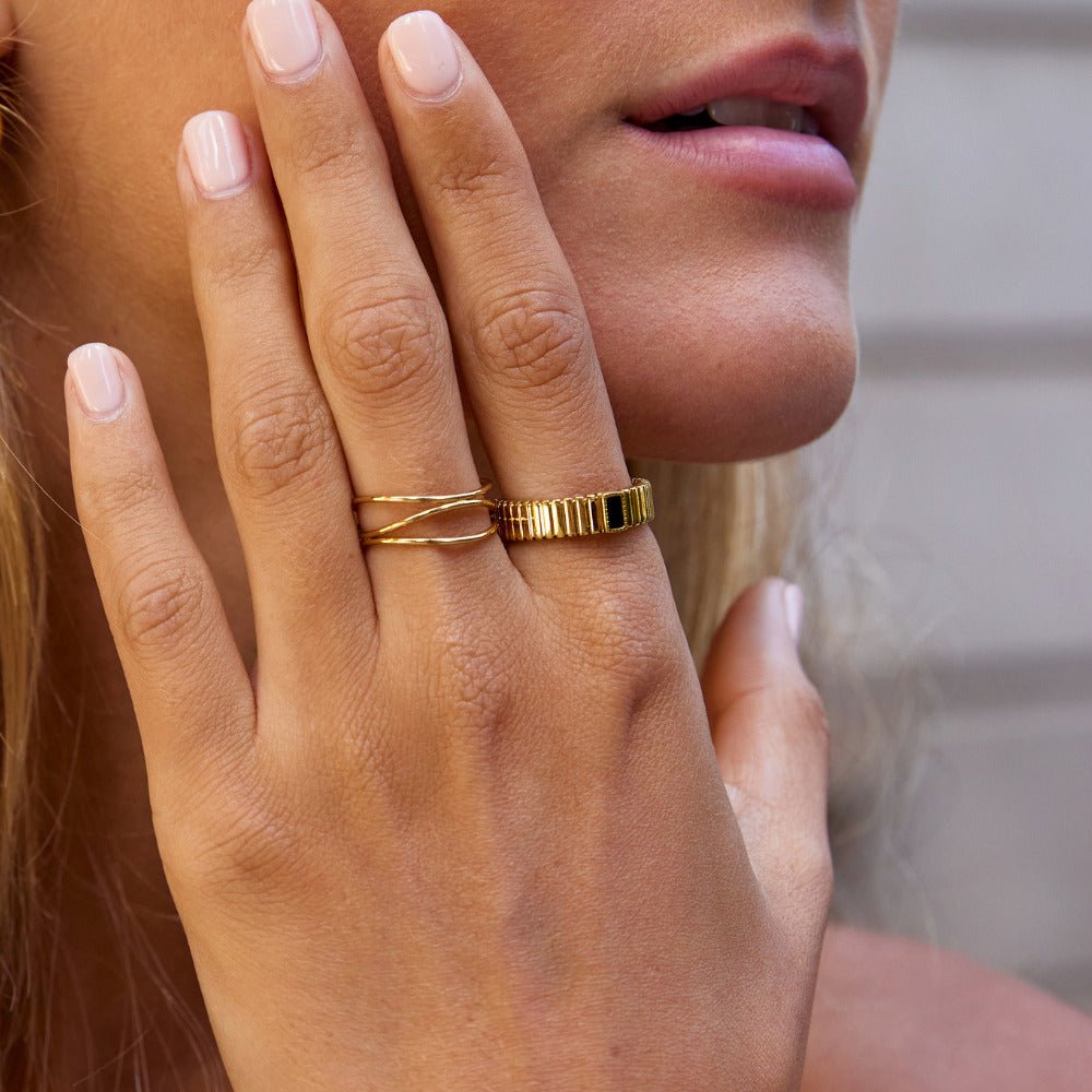 Anillo negro cristal liso