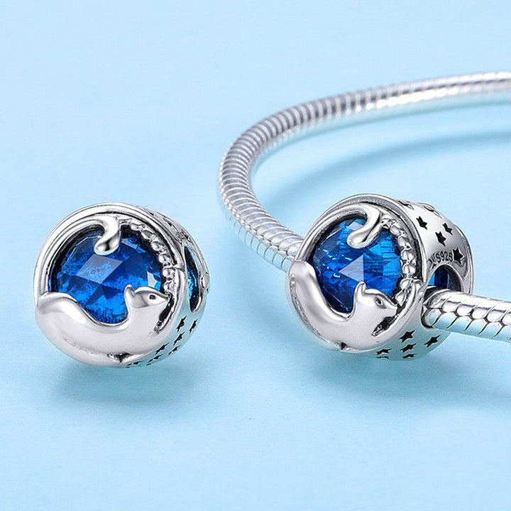 Collar azul con gato