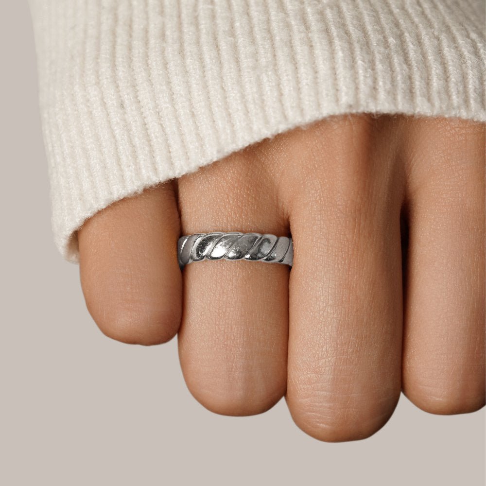 Anillo Calira trenzado infinito plata