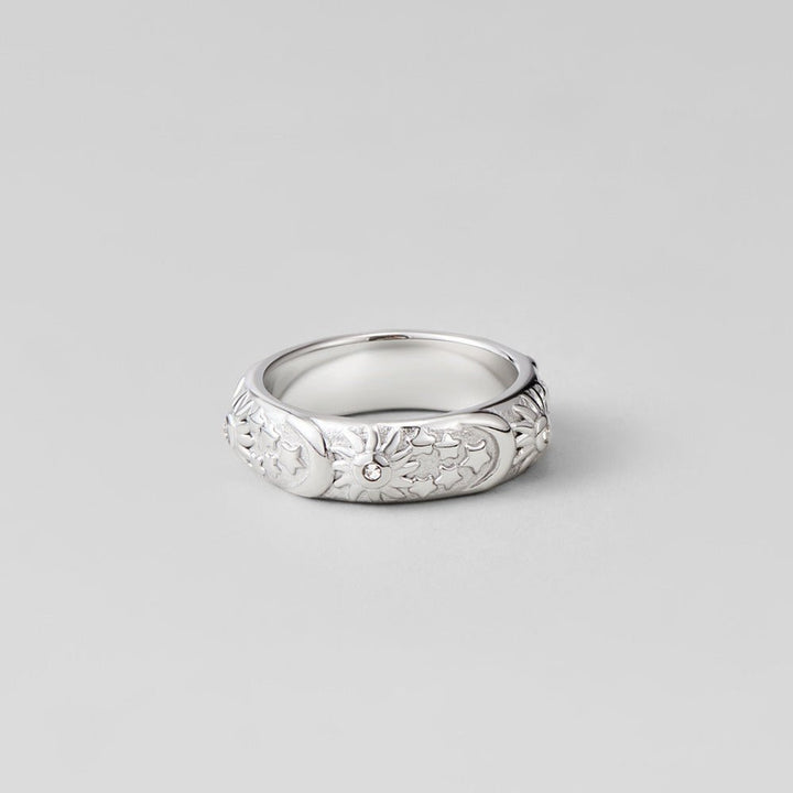 Anillo celestial plateado
