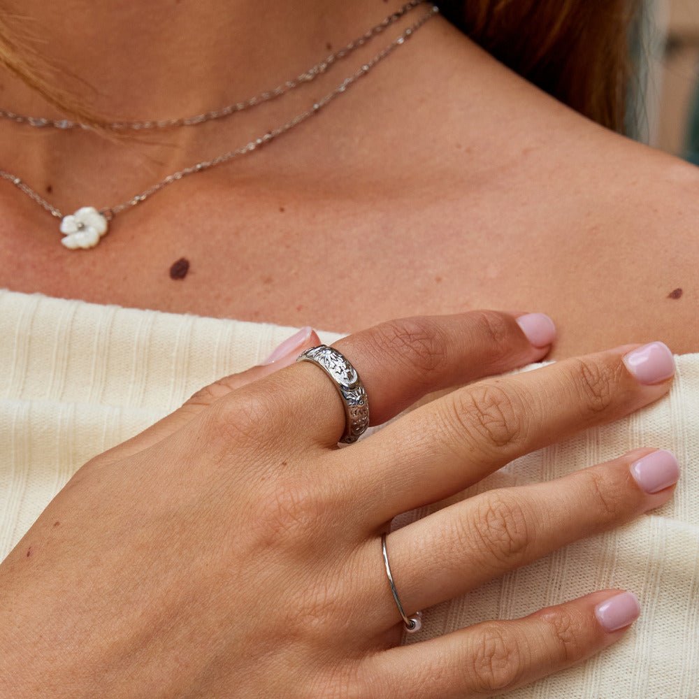 Anillo celestial plateado