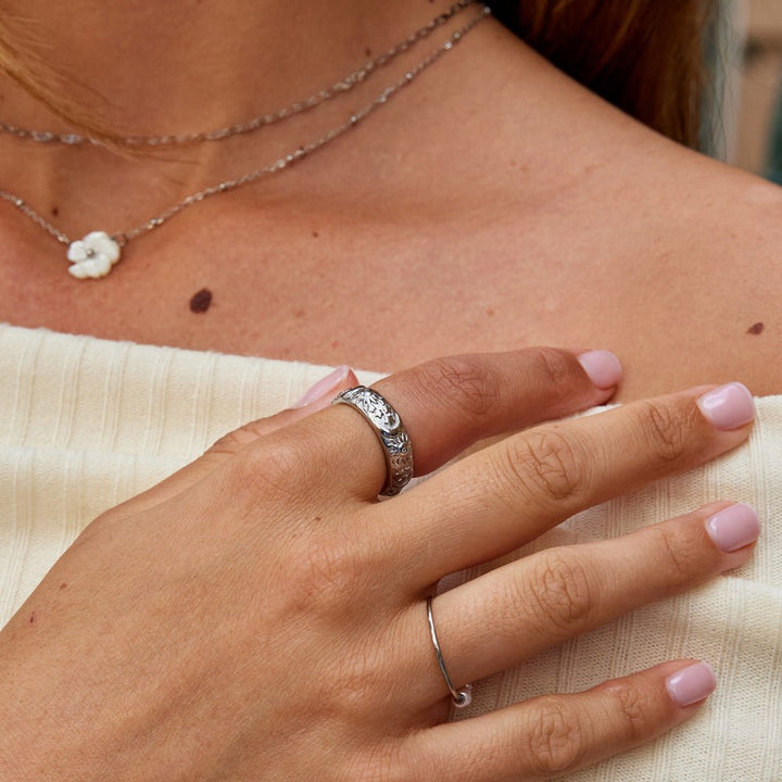 Anillo celestial plateado
