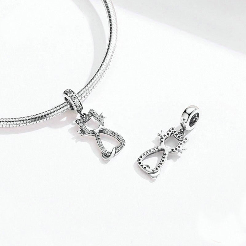Collar de plata con gato