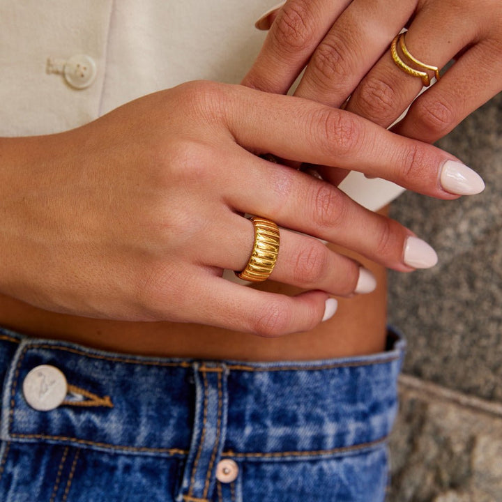 Anillo ancho Calira dorado