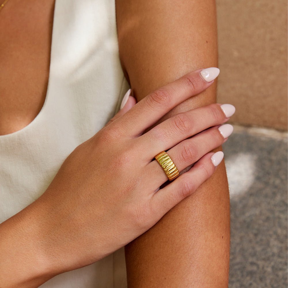 Anillo ancho Calira dorado