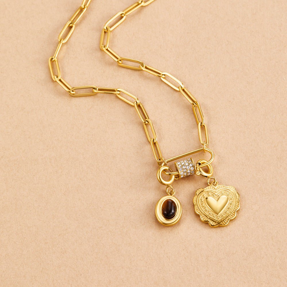 Collar con colgante en forma de clip
