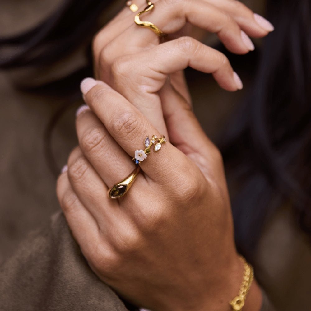 Anillo cristal blanco floral oro