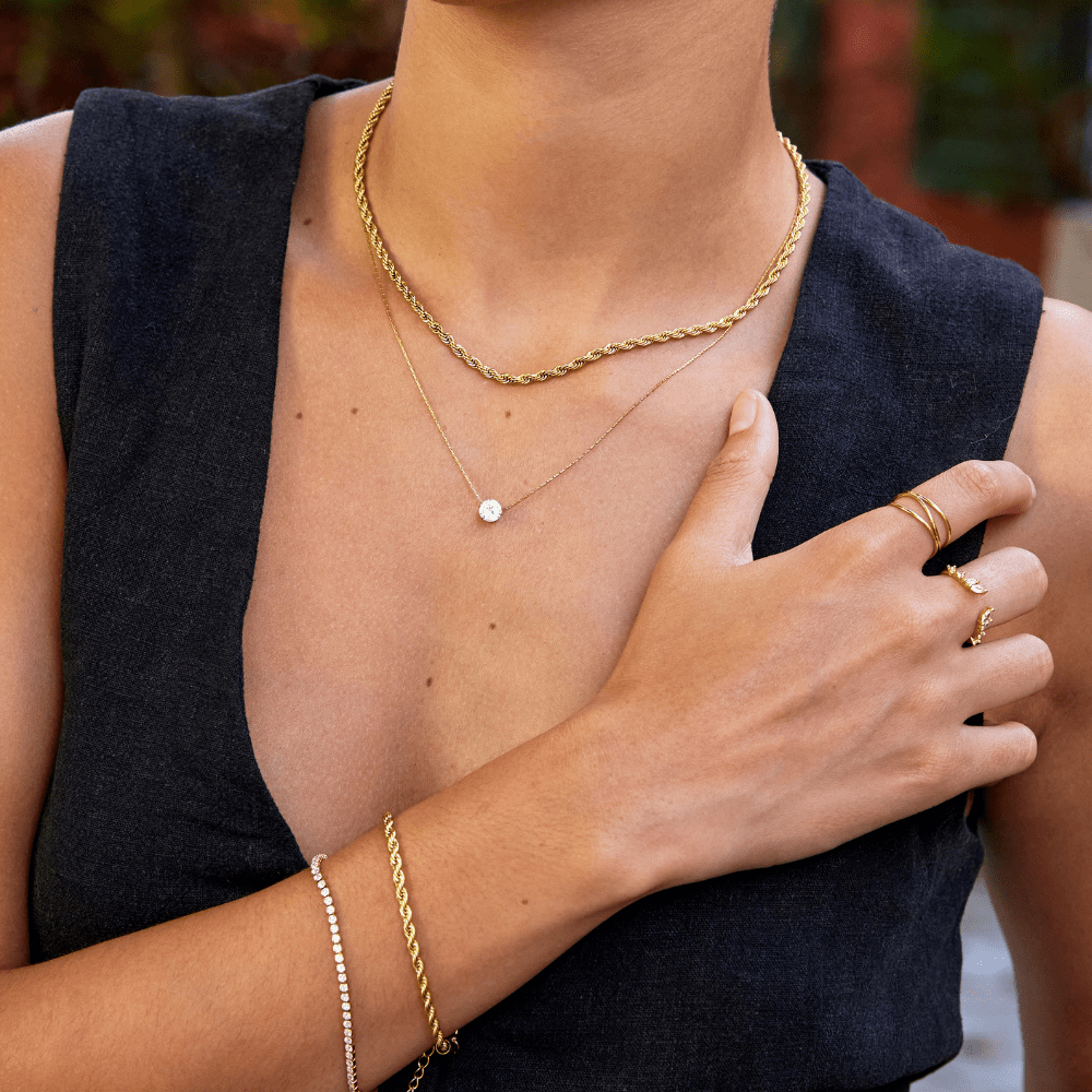 Collar fino con cristal redondo
