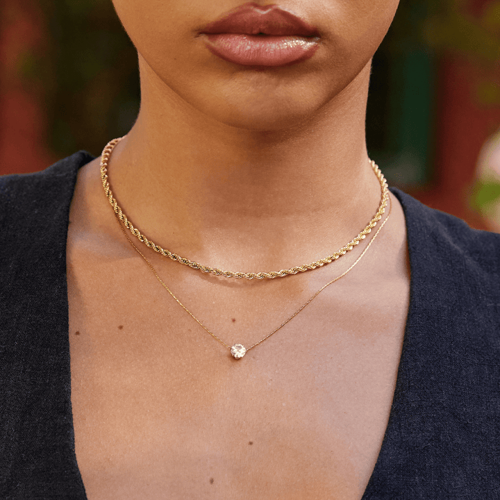 Collar fino con cristal redondo