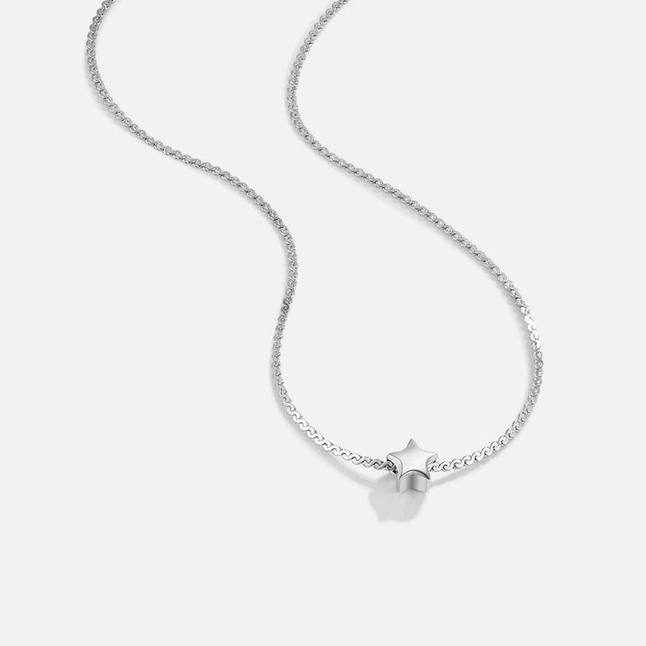 Collar fino plateado con estrella