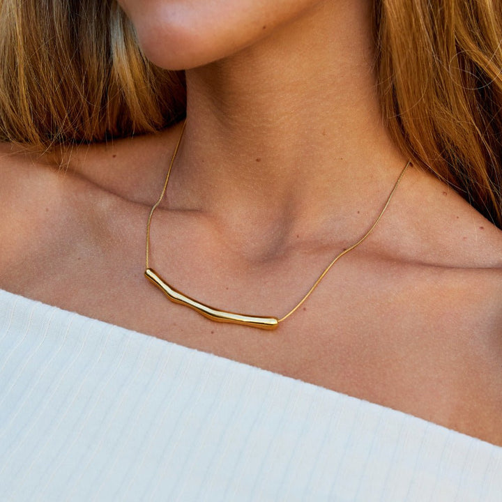 Collar dorado Deana de bambú
