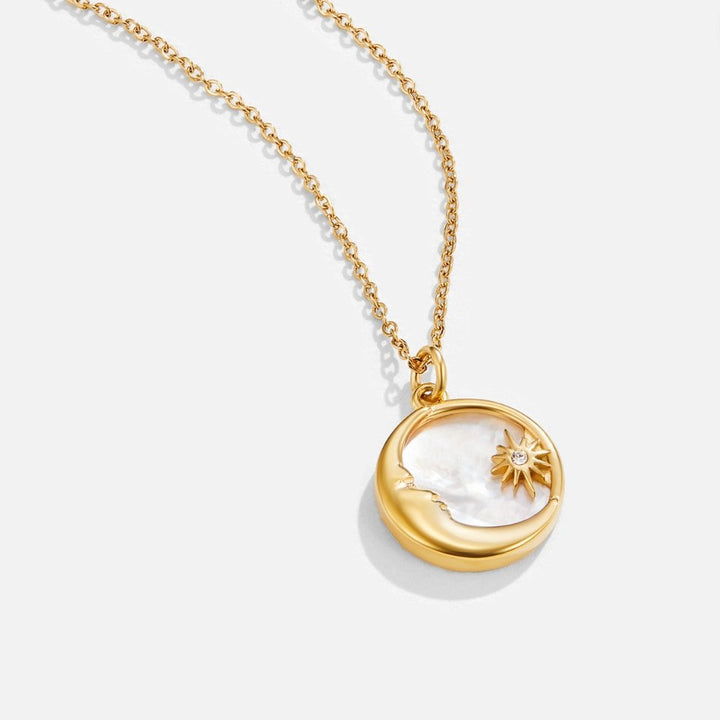 Collar Sueños en las Nubes con luna y estrellas
