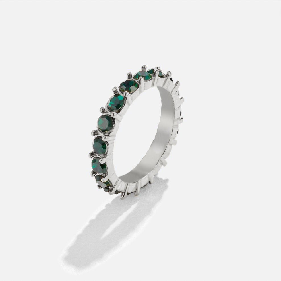 Anillo brillante verde cristal