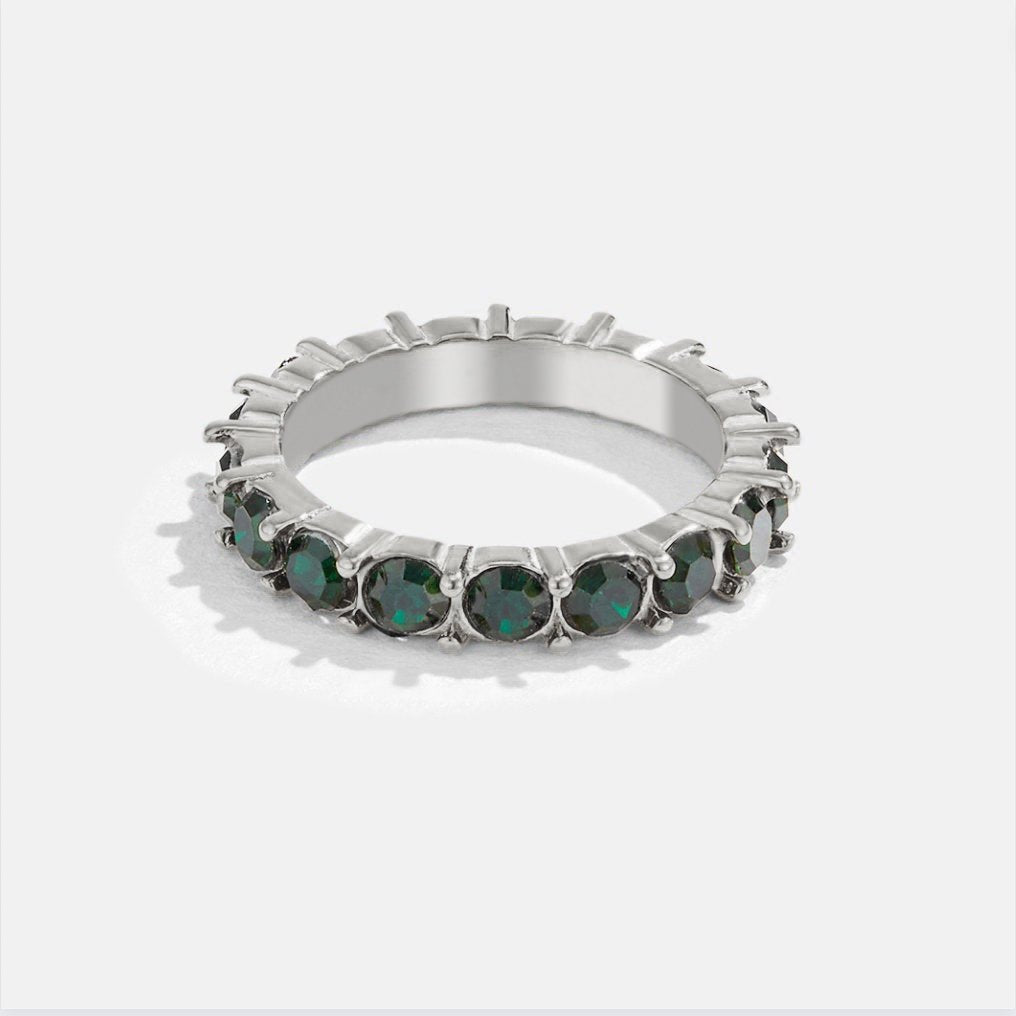 Anillo brillante verde cristal